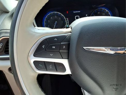 Used 2019 Chrysler Pacifica Limited FWD image 18