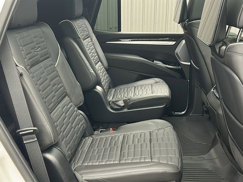 Used 2025 Cadillac Escalade Sport Platinum image 36