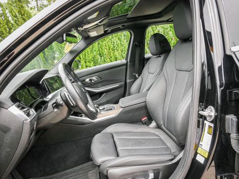 Used 2021 BMW 330i Sedan w/ Convenience Package RWD image 16