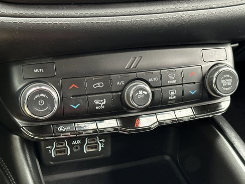 Used 2021 Dodge Durango SXT image 22