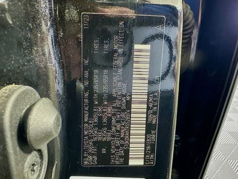 Used 2024 Toyota Highlander XLE image 29