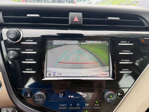 Used 2018 Toyota Camry XLE FWD image 10