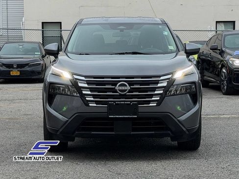 Used 2024 Nissan Rogue SV AWD/4WD image 2