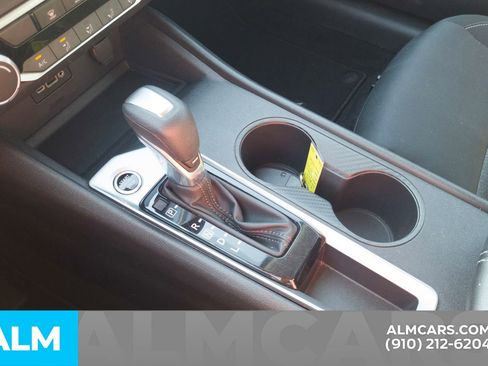 Used 2025 Nissan Altima 2.5 SV FWD image 12