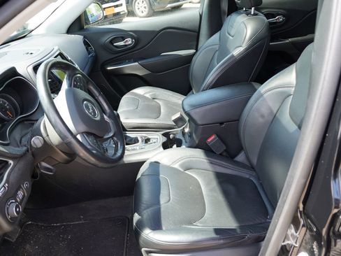 Used 2020 Jeep Cherokee Limited AWD/4WD image 4
