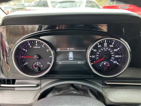 Used 2022 Kia Carnival SX image 18