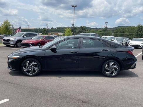 Certified 2025 Hyundai Elantra Sport FWD image 6