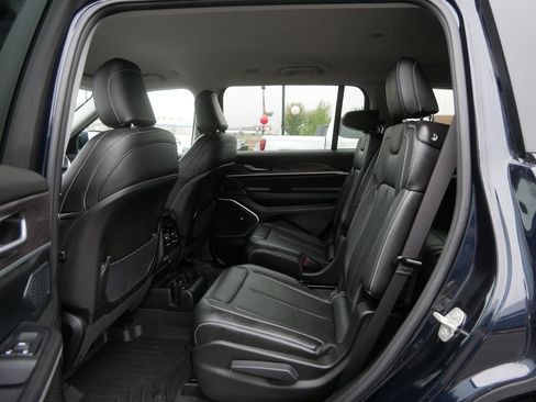 Used 2024 Jeep Grand Cherokee L Limited AWD/4WD image 3