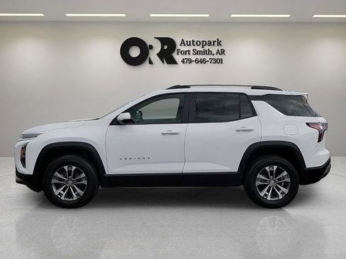 Used 2025 Chevrolet Equinox LT w/ Convenience Package II image 3