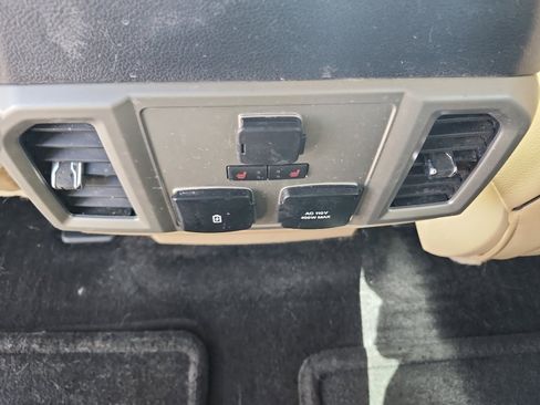 Used 2017 Ford F150 Lariat w/ Equipment Group 502A Luxury image 15