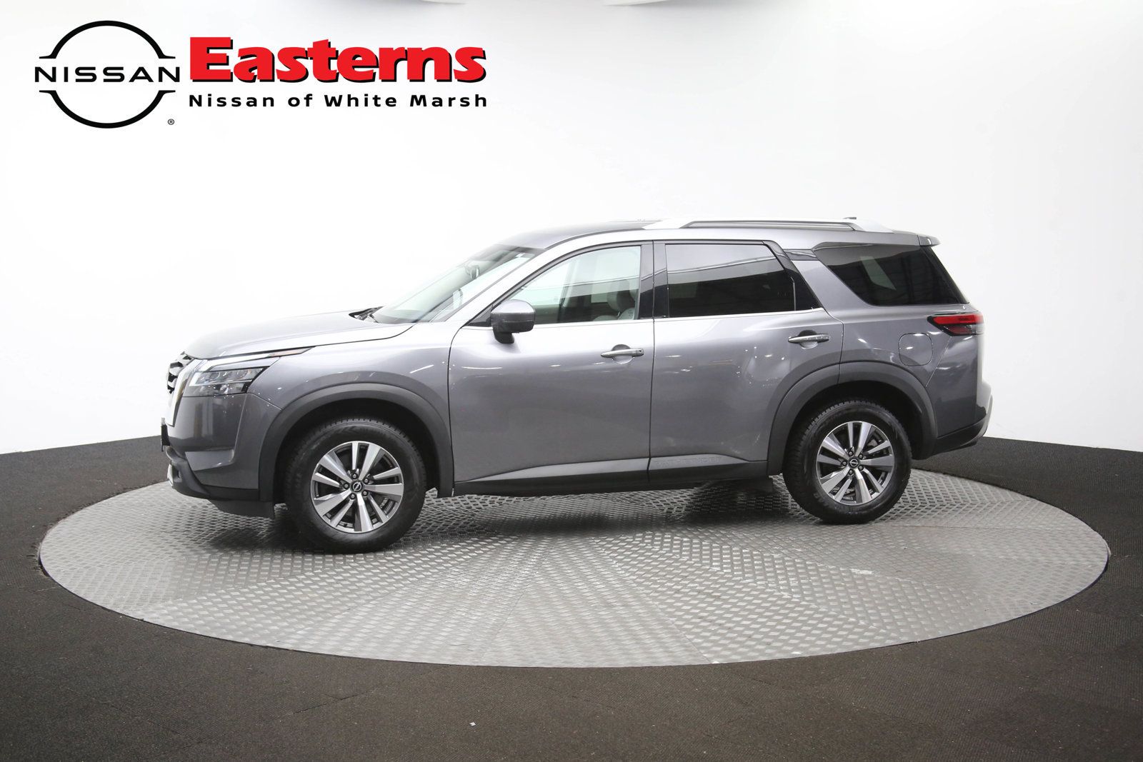 Used 2022 Nissan Pathfinder SL AWD/4WD image 59