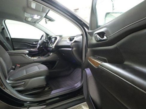 Used 2021 GMC Acadia SLE w/ Driver Convenience Package FWD image 10