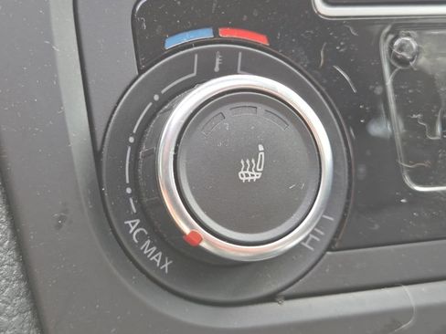 Used 2012 Volkswagen Golf 2-Door FWD image 4