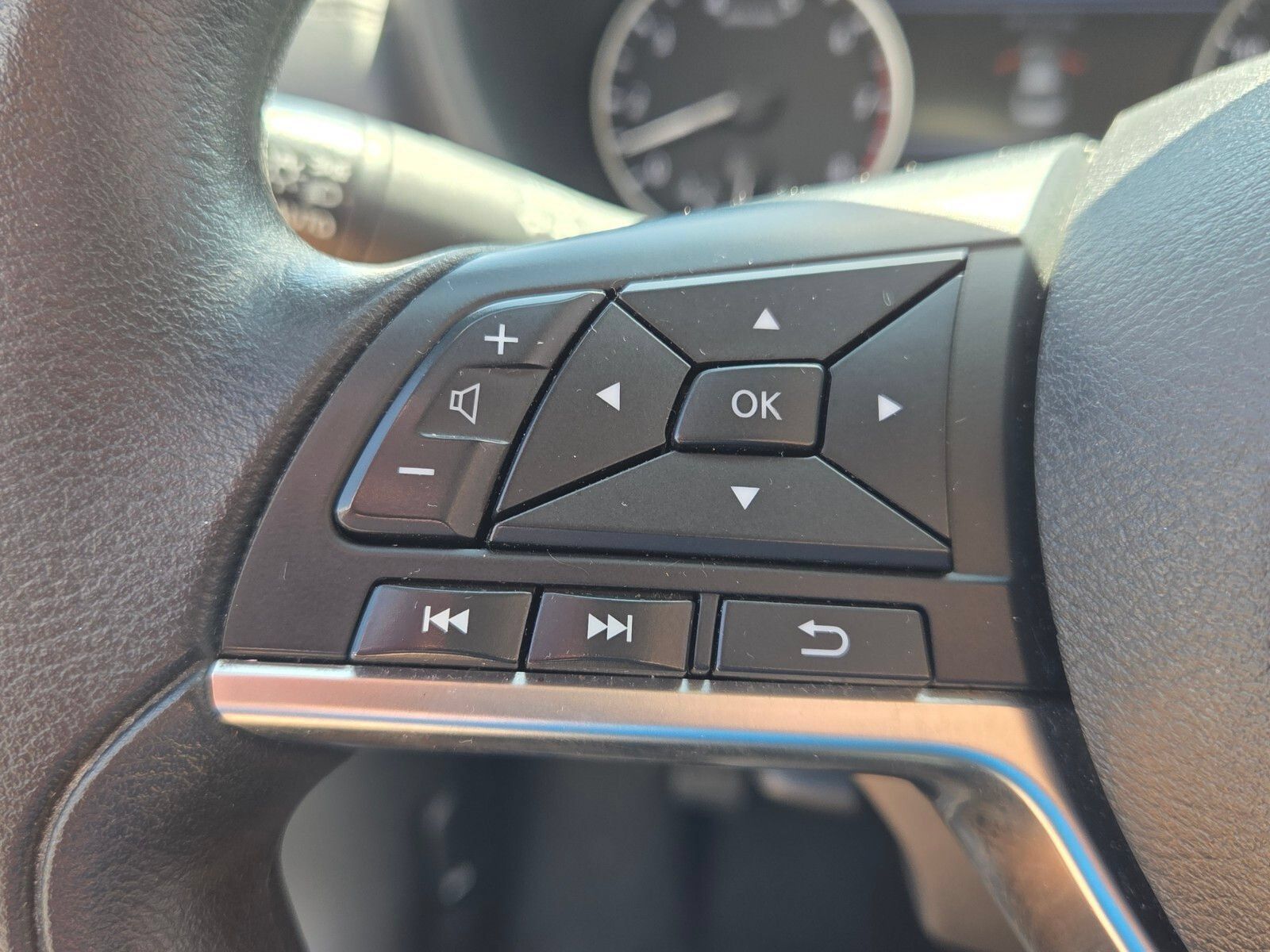 Used 2024 Nissan Sentra SV FWD image 25