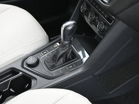 Used 2019 Volkswagen Tiguan SEL AWD/4WD image 24