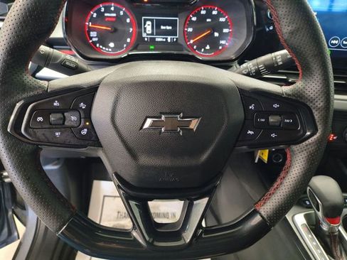 Used 2025 Chevrolet Trax RS FWD image 18