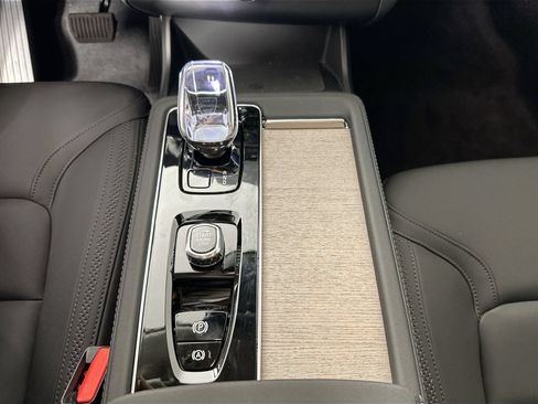 New 2026 Volvo XC90 B5 Plus w/ Protection Package Premier AWD/4WD image 16
