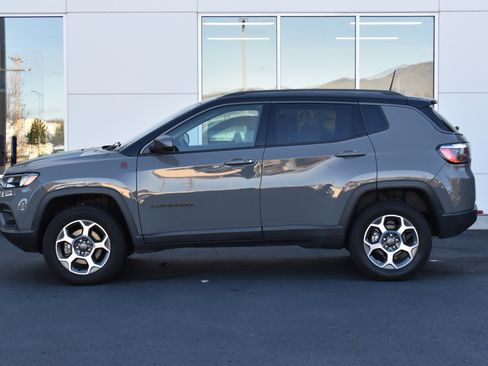 Used 2022 Jeep Compass Trailhawk w/ Trailhawk Convenience Group image 12