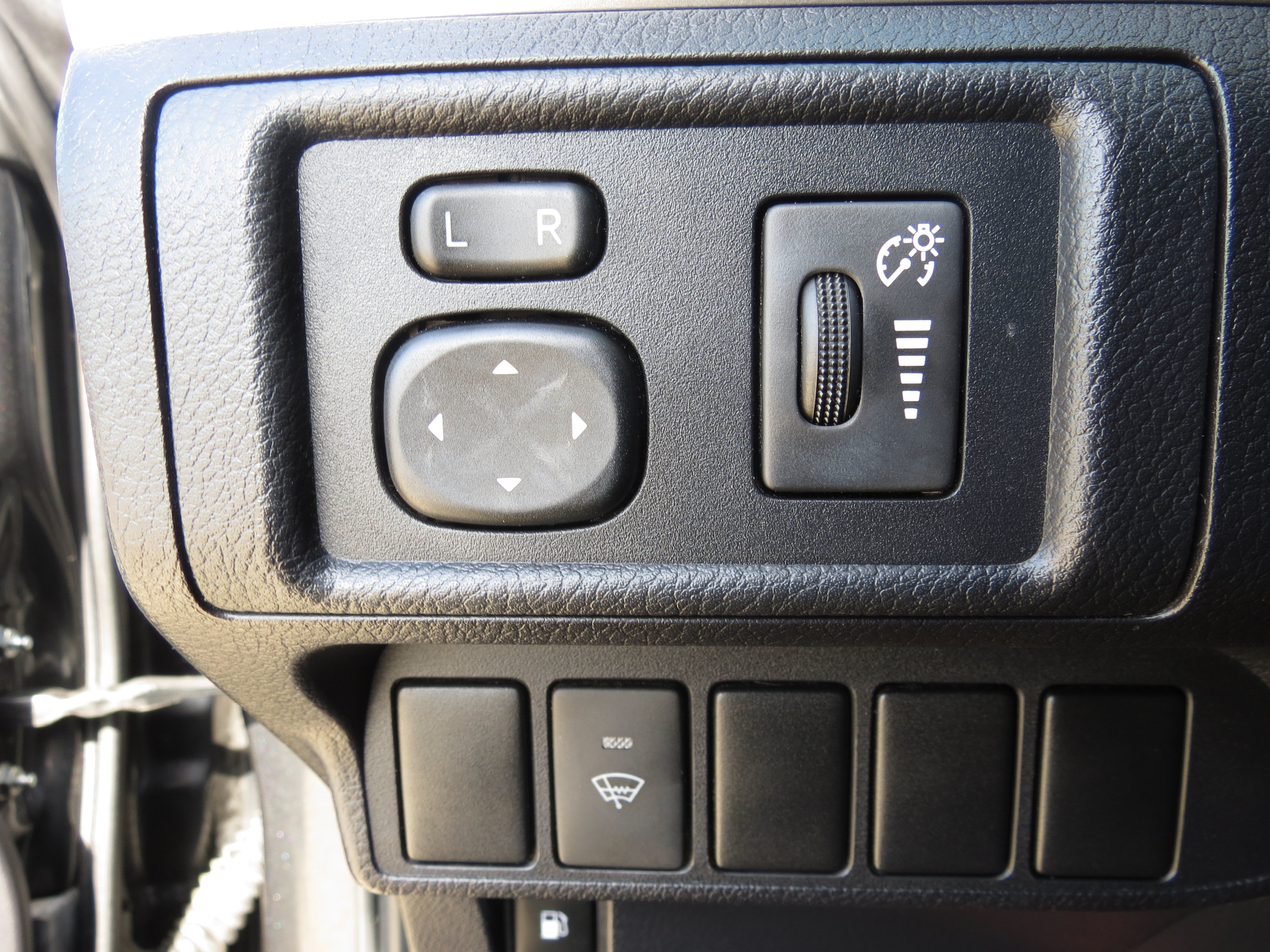 Used 2011 Lexus CT 200h Premium w/ Premium Audio Pkg FWD image 13