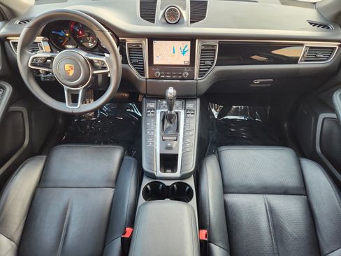 Used 2018 Porsche Macan AWD/4WD image 23