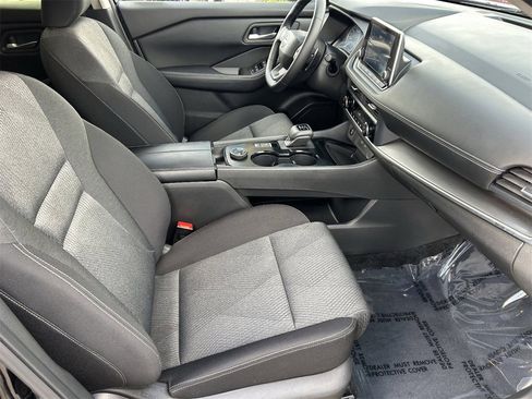 Certified 2025 Nissan Rogue SV image 9