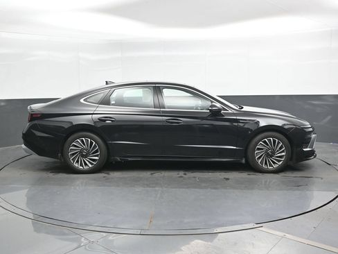 Used 2025 Hyundai Sonata Limited FWD image 3