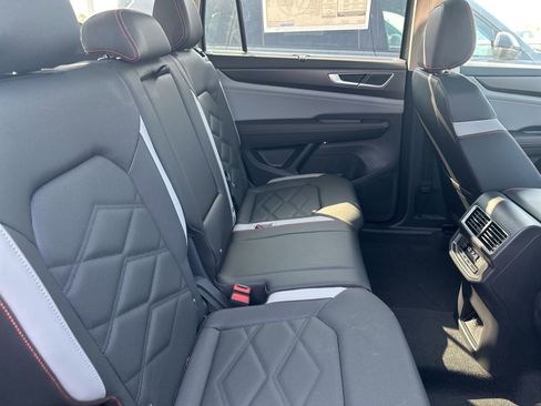 New 2026 Volkswagen Atlas Peak Edition image 38