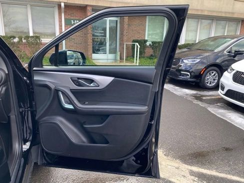 Used 2023 Chevrolet Blazer LT image 32