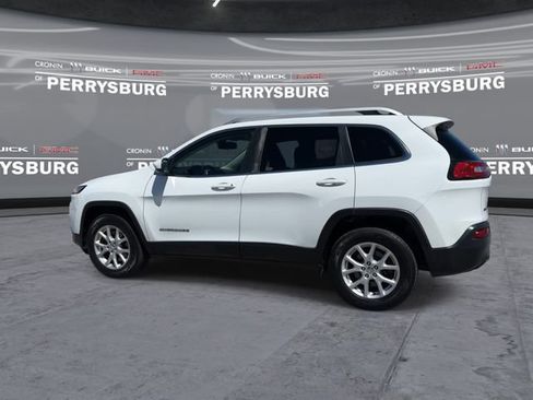 Used 2017 Jeep Cherokee Latitude w/ Cold Weather Group AWD/4WD image 5