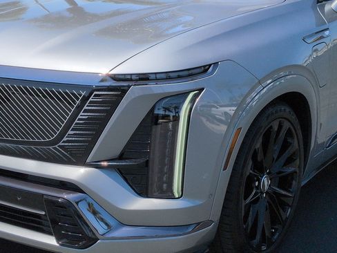 Used 2026 Cadillac Vistiq Platinum AWD/4WD image 6