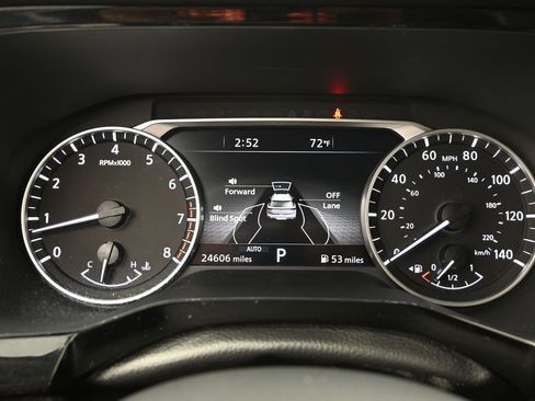 Used 2025 Nissan Pathfinder SL AWD/4WD image 15