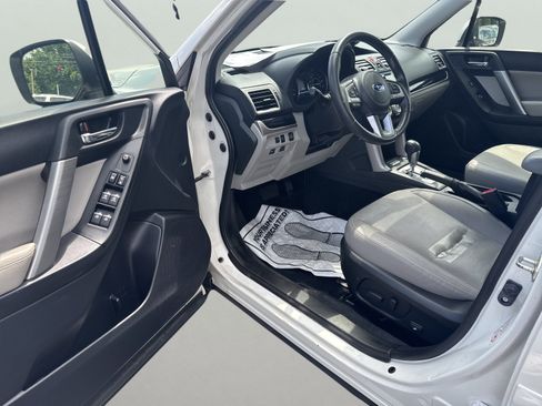 Used 2017 Subaru Forester 2.5i Limited AWD/4WD image 10
