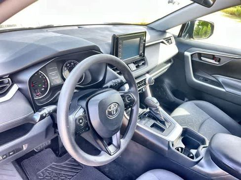 Used 2020 Toyota RAV4 XLE FWD image 15