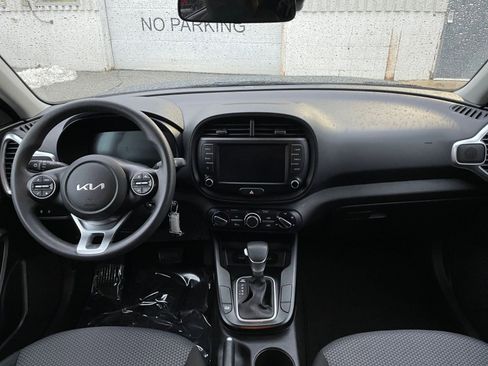 Used 2025 Kia Soul LX w/ LX Technology Package image 31