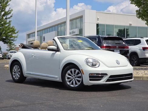 Used 2017 Volkswagen Beetle 1.8T S FWD image 1