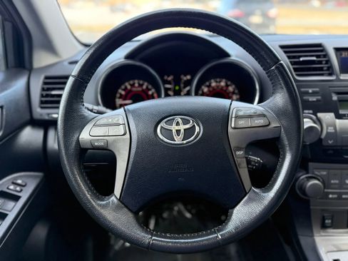 Used 2010 Toyota Highlander SE image 24