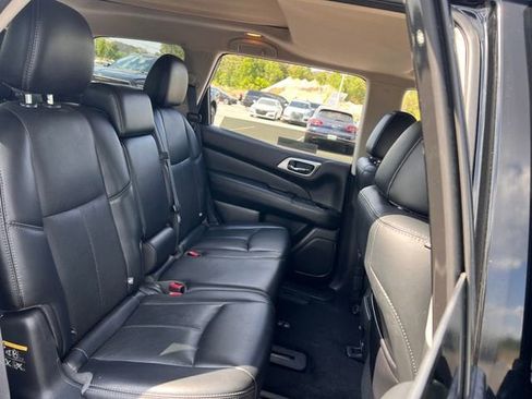Used 2017 Nissan Pathfinder Platinum FWD image 29