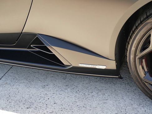 Used 2021 Lamborghini Huracan EVO RWD image 13