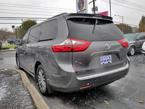 Used 2020 Toyota Sienna XLE Premium image 5