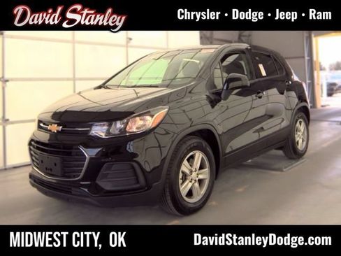 Used 2022 Chevrolet Trax LS w/ Tint and Cruise Package FWD image 1