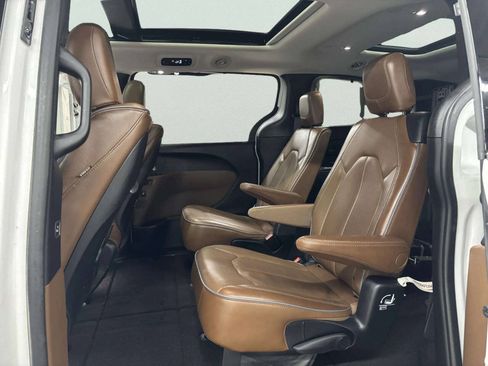 Used 2017 Chrysler Pacifica Limited FWD image 15