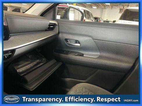 Used 2025 Nissan Kicks SV AWD/4WD image 32