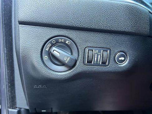 Used 2014 Dodge Charger SXT RWD image 28