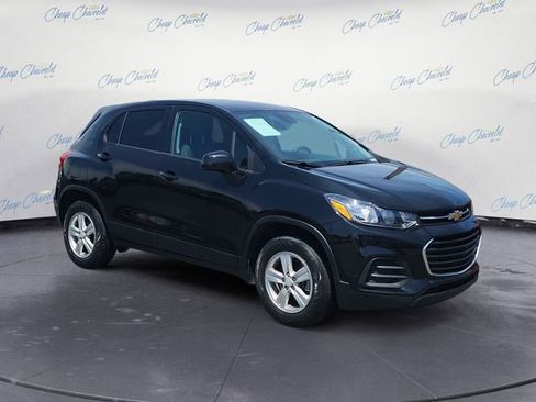Used 2022 Chevrolet Trax LS w/ Tint and Cruise Package AWD/4WD image 7