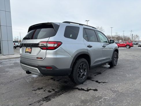 Used 2025 Honda Pilot TrailSport image 7