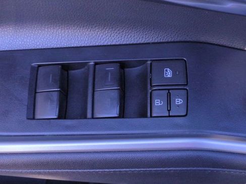 Used 2023 Toyota Highlander XLE image 16