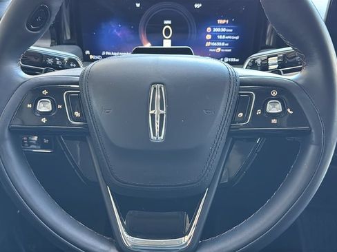 Used 2025 Lincoln Aviator 2WD image 11
