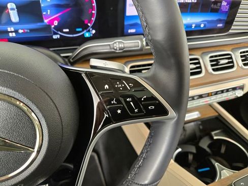 Used 2025 Mercedes-Benz GLS 450 4MATIC image 28