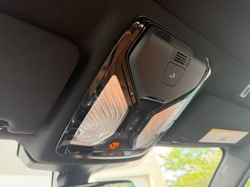 Used 2021 BMW 540i xDrive w/ M Sport Package image 18