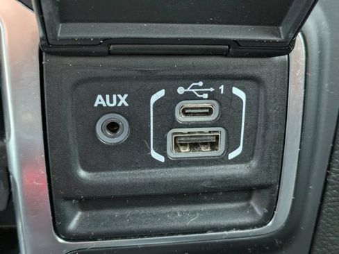 Used 2022 Jeep Wrangler Unlimited Sahara w/ Cold Weather Group AWD/4WD image 21